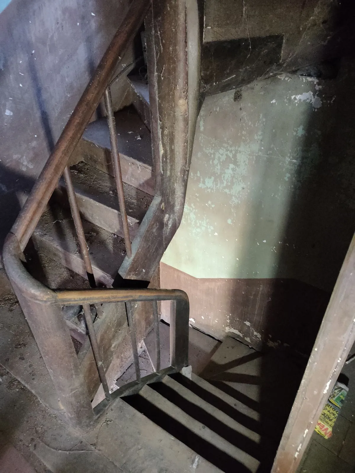 L'escalier en bois d'origine, avant travaux