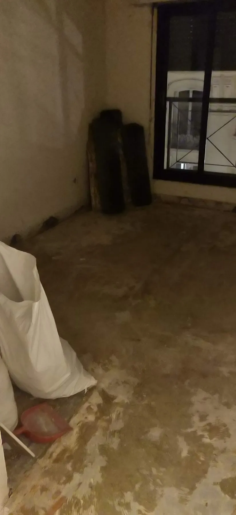 La seconde chambre pendant le chantier, sol mis à nu