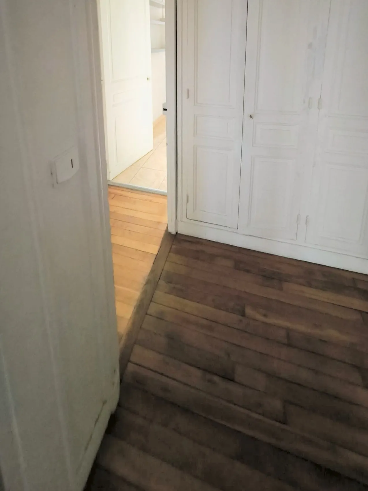 Le placard qui fermait le couloir côté cuisine, avant travaux